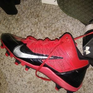 Nike size 8 football cleat